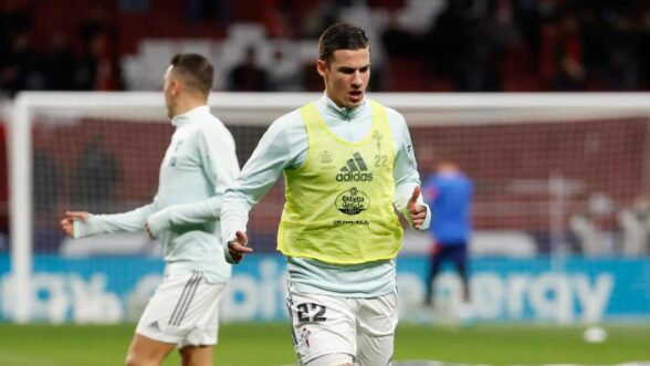 El delantero del Celta Santi Mina, en una foto de archivo de un entrenamiento.