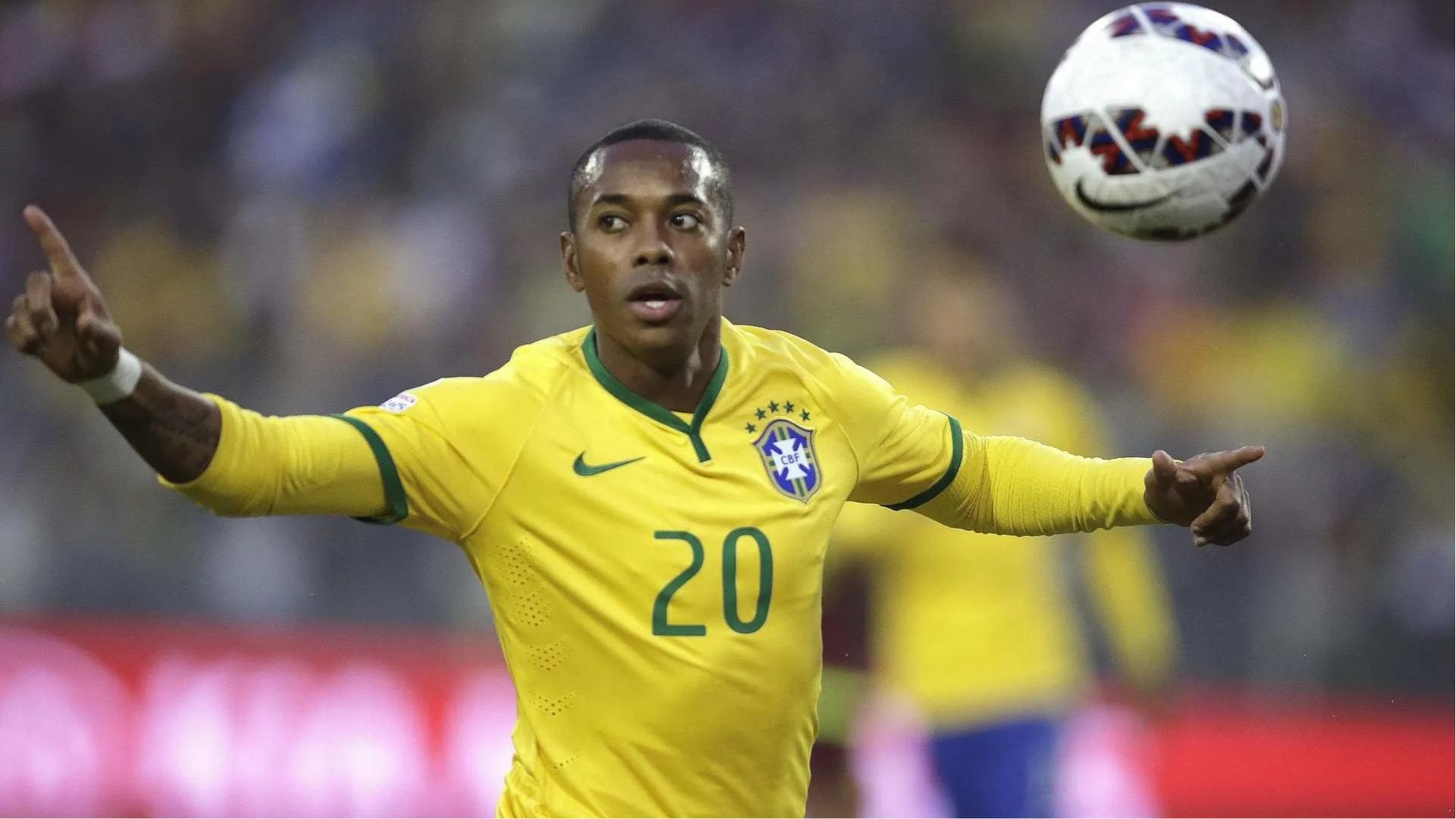 El futbolista brasileño Robson de Souza "Robinho" durante un partido en Santiago de Chile, el 21 de junio de 2015.