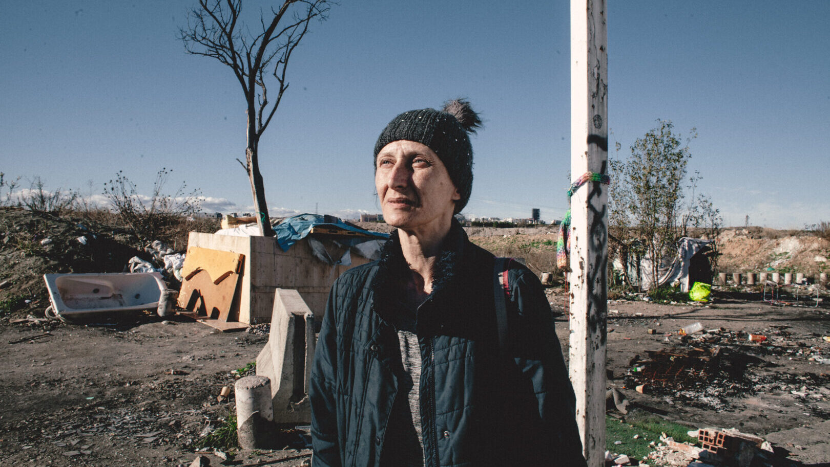 Irina nació en Siberia, y vino a España en 2005. Actualmente vive en el Centro Acogida San Isidro, pero acude a la Cañada Real para conseguir droga