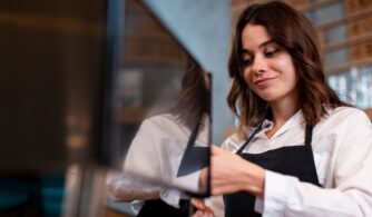 Más de 700.000 mujeres trabajan en restauración en España.