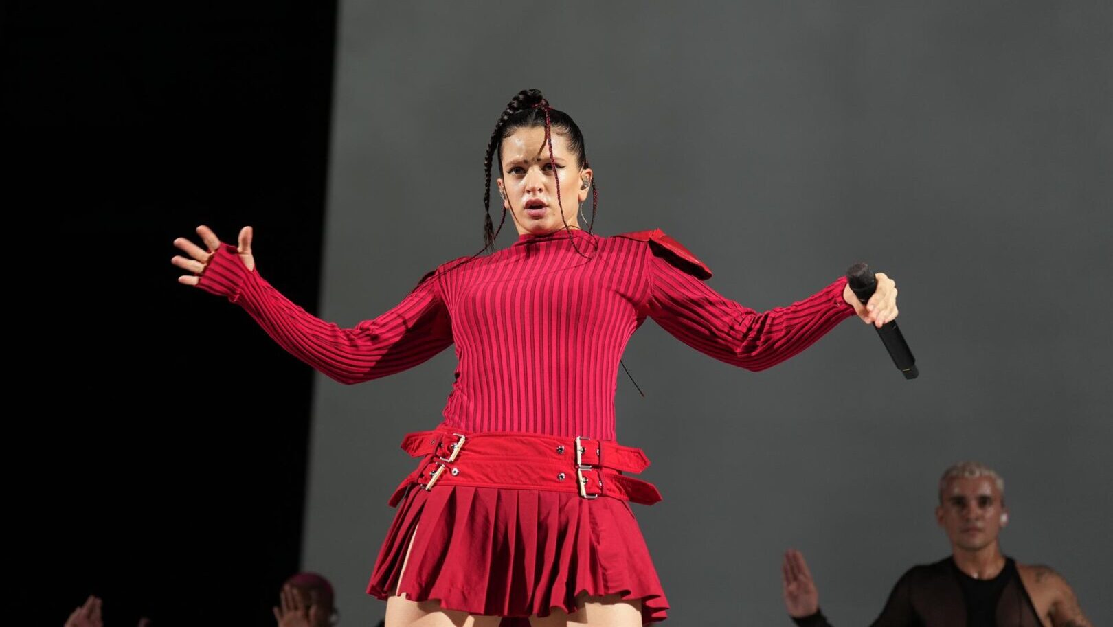 La cantante Rosalía durante su concierto en el Barakaldo Bizkaia Arena Bec, a 27 de julio de 2022, en Barakaldo, Vizcaya, País Vasco (España)