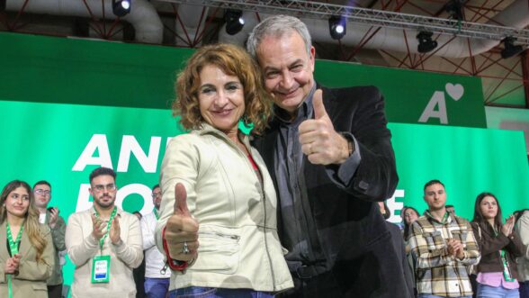 La exvicepresidenta primera y ministra de Hacienda, María Jesús Montero, y José Luis Rodríguez Zapatero.