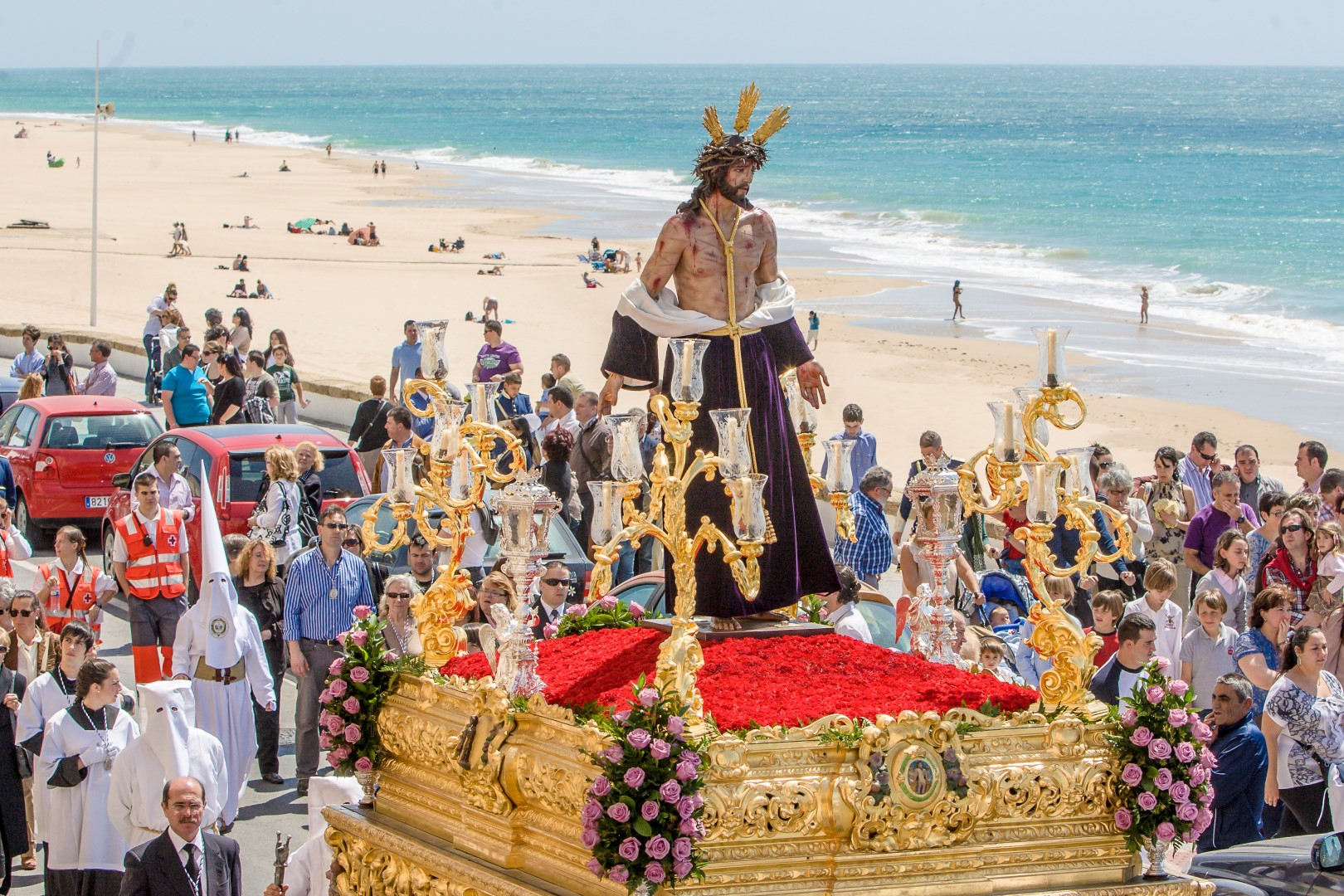 https://sta.articulo14.es/main-files/uploads/2025/04/Semana-Santa-de-Cadiz-Hermandad-del-Despojado-Julio-Gonzalez_0002.jpg