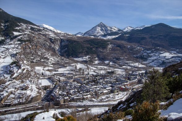 Benasque en invierno - Sociedad