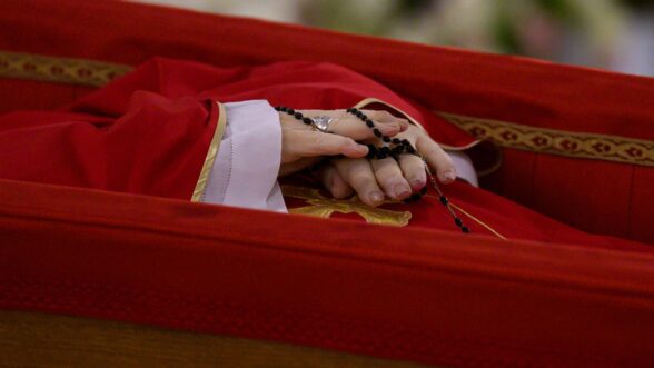 Anillo del pescador del Papa Francisco - Internacional