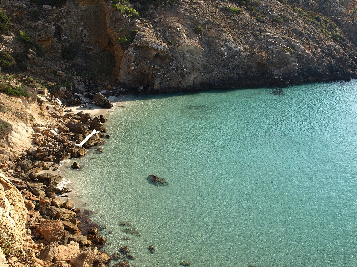 Caleta de San José (Ibiza) - Sociedad