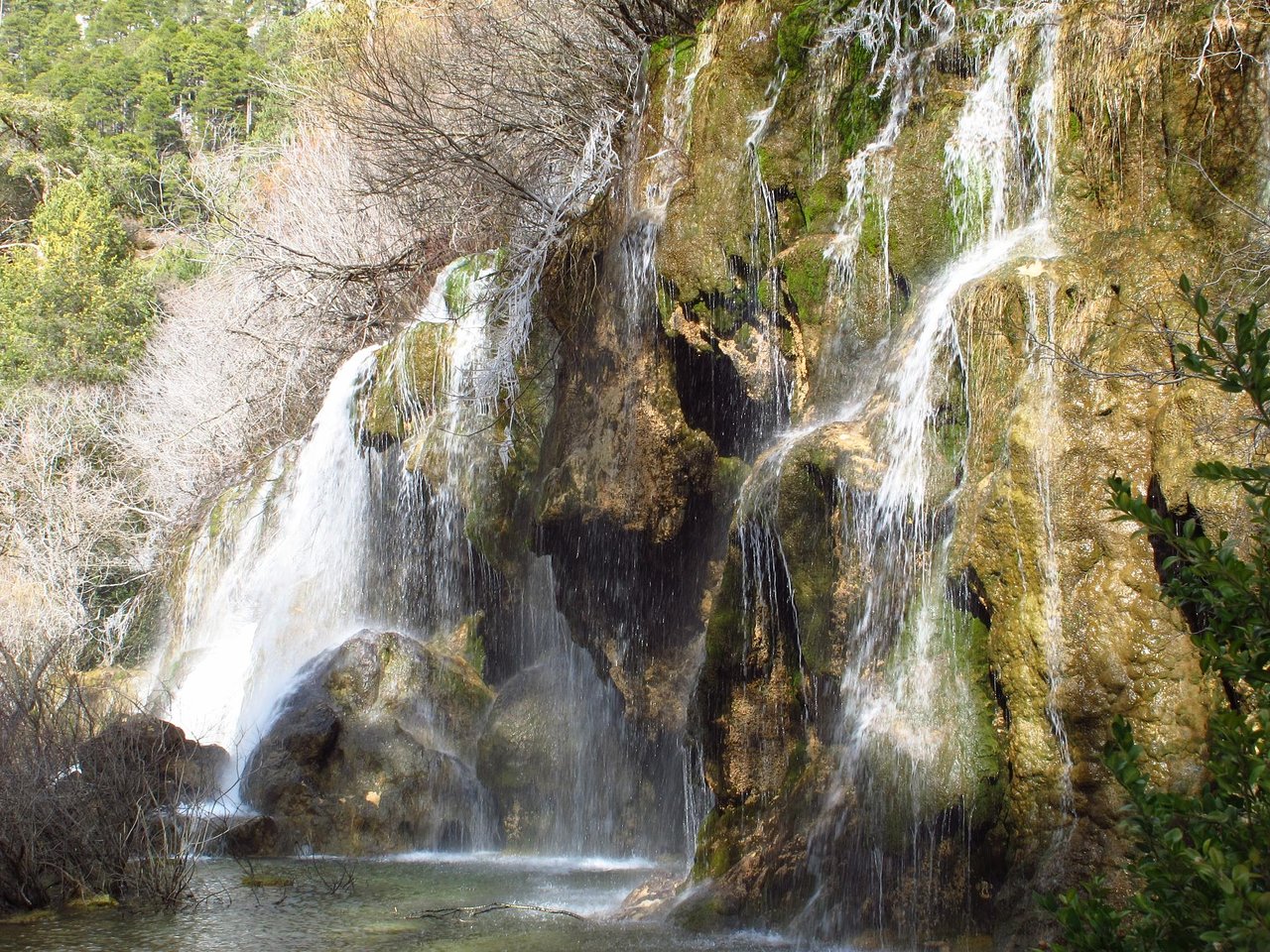 Pueblo con cascadas en Cuenca, Vega del Codorno