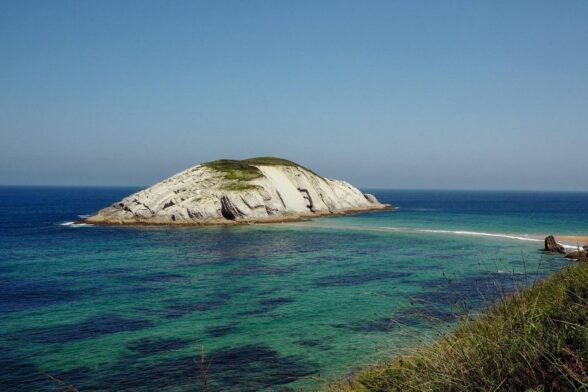 Playa de Covachos - Sociedad