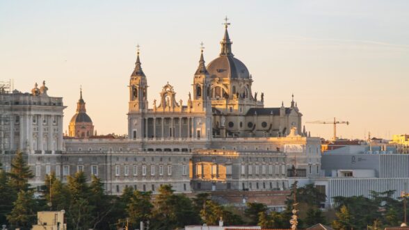Catedral de Santa María de la Almudena - Sociedad