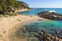 El secreto mejor guardado de la Costa Brava: una cala desconocida que es una ‘antiplaya’ y un paraíso escondido entre pinares y rocas