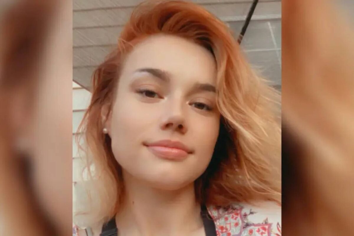 Whitney Purvis - Sociedad