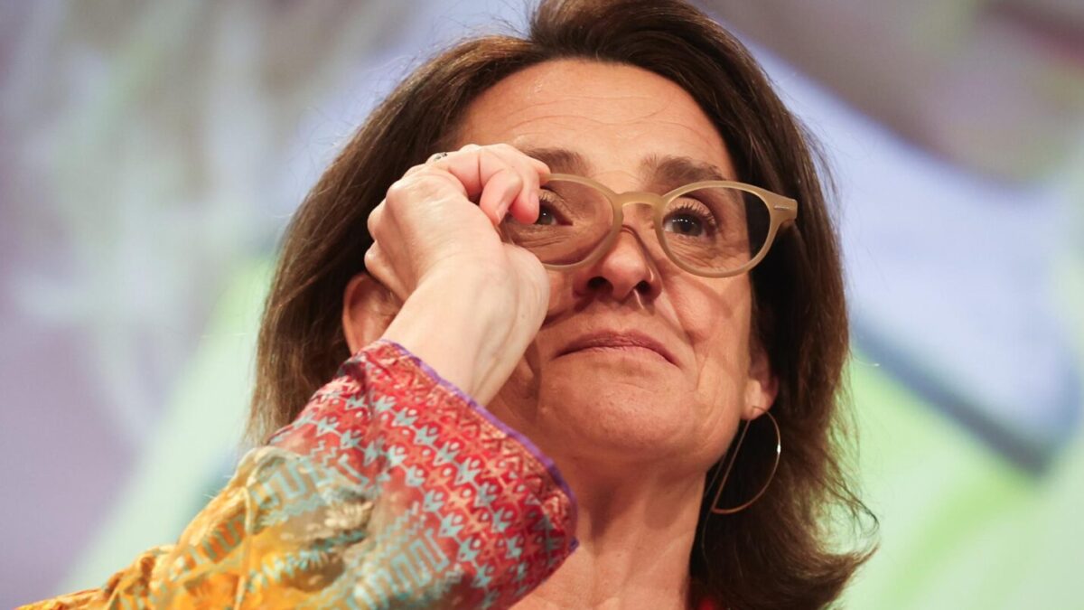Teresa Ribera, vicepresidenta ejecutiva de la Comisión Europea para una transición limpia, justa y competitiva, habla durante una conferencia de prensa.