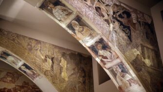 Una comisión de salvamento rescató los brillantes frescos del monasterio de Santa María (Villanueva de Sijena, Huesca), tras el incendio provocado por milicias anarquistas en agosto de 1936