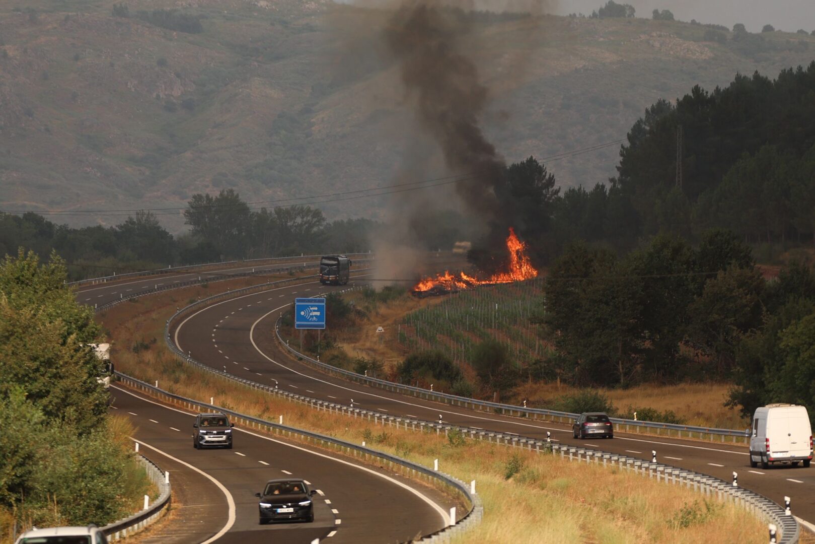 La DGT confirma lo que debes hacer al ver un incendio forestal mientras conduces