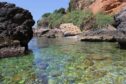 Una joya secreta de la Costa del Sol: la cala paradisíaca y desértica que es la más pequeña de Málaga