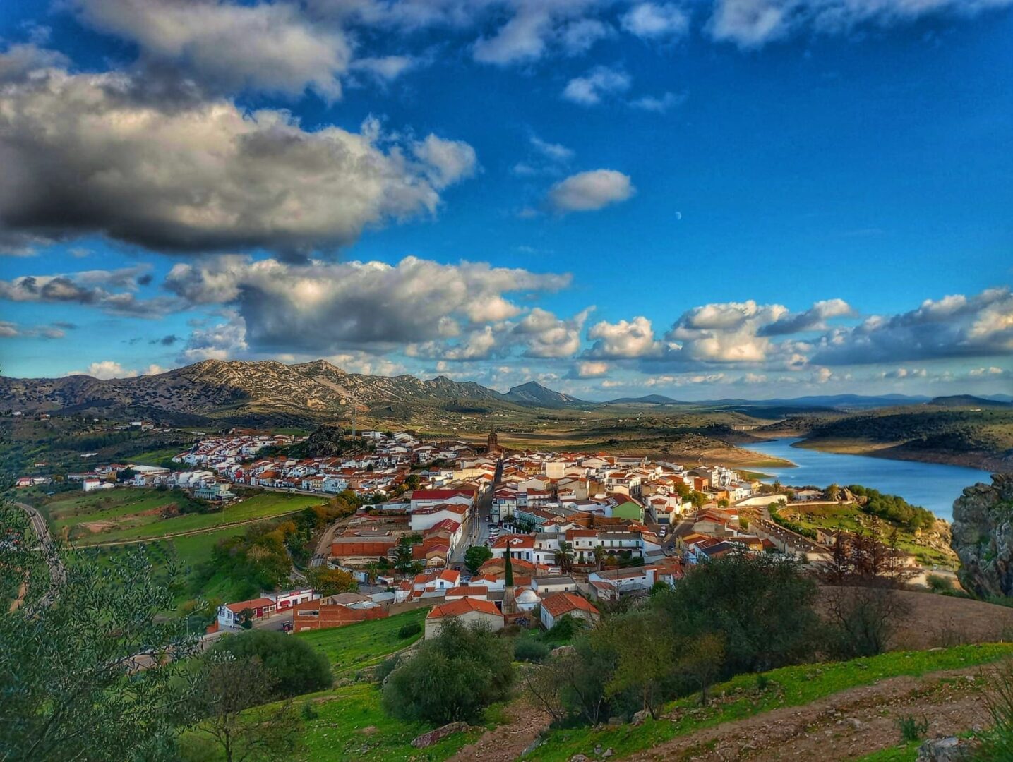 Pueblo Extremadura otoño