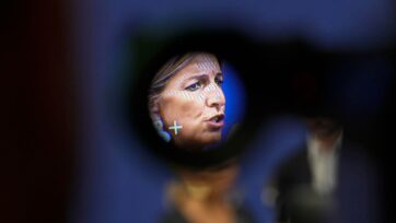 Yolanda Díaz, tras mantener una reunión de trabajo con representantes de Greenpeace, Ecologistas en Acción, Amigos de la Tierra, WWF y SEO Bird Life.