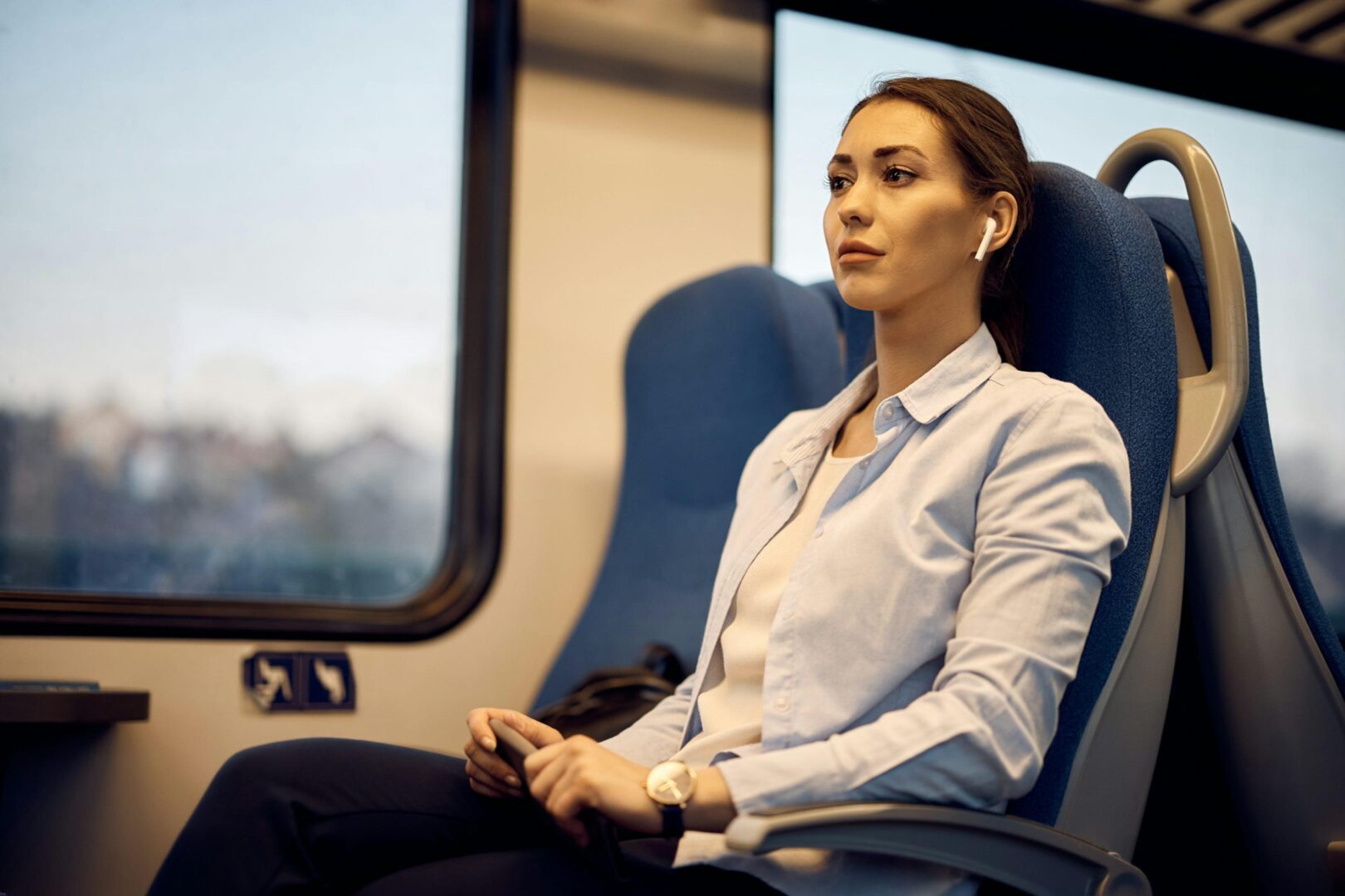 Escuchar música mientras viajas alivia los mareos