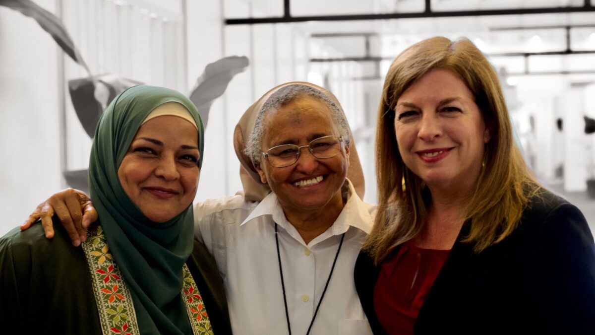 Layla al-Sheik, Elana Kaminka, israelí y Azezet Habtezghi Kidane, en el Meeting de Rímini