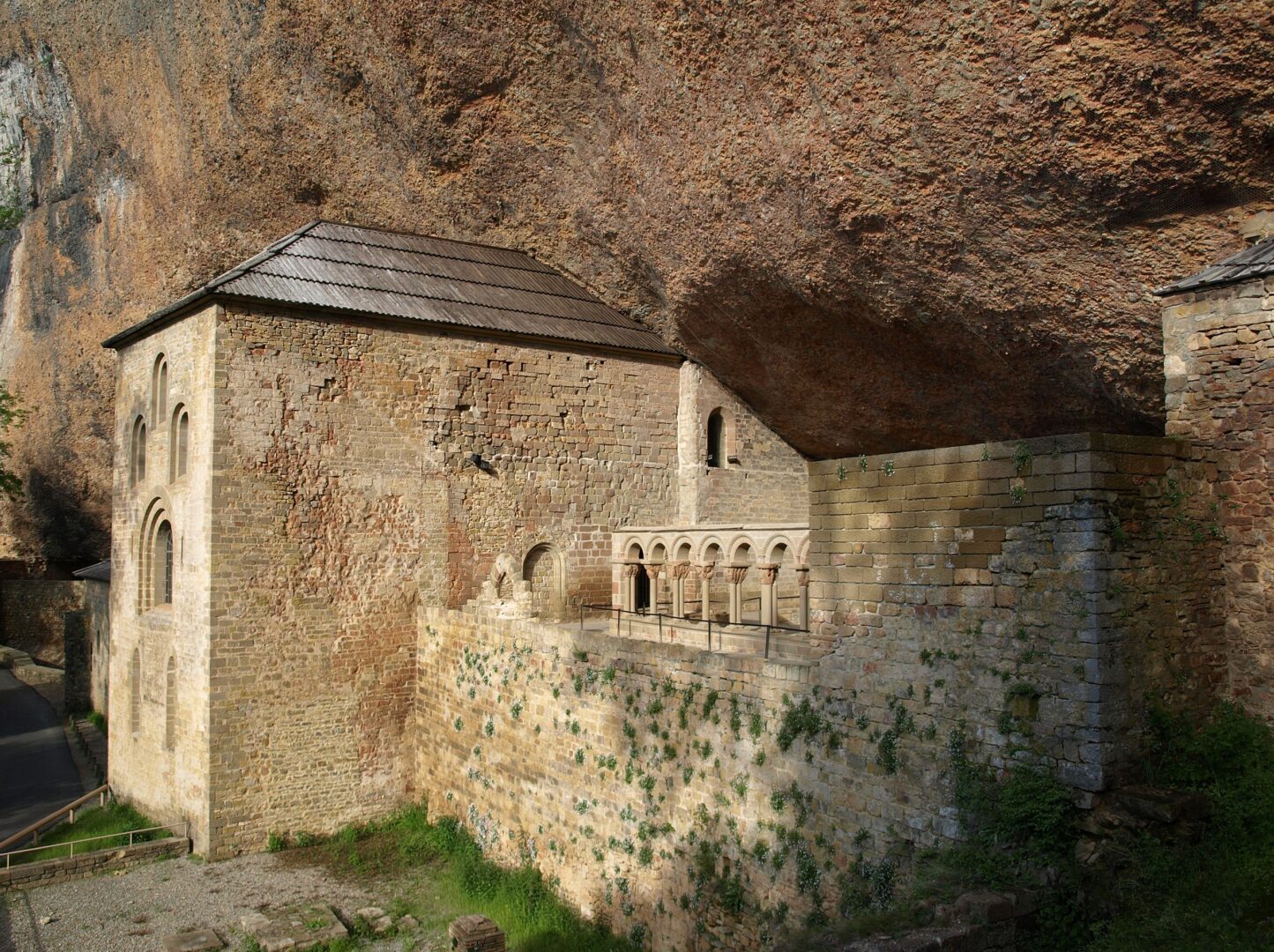 San Juan de la Peña - Sociedad
