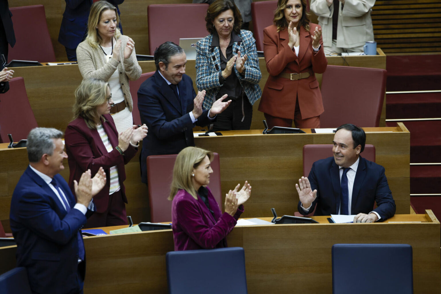 Pérez Llorca trata de convencer a Vox con guiños en inmigración y el ...