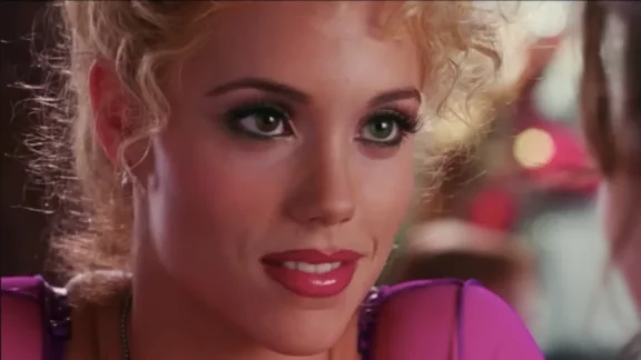 Elizabeth Berkley en Showgirls - Cultura