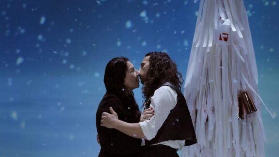 Marina Abramovic en un momento de la performance 'Balkan Erotic Epic'. Foto: Marco Anelli