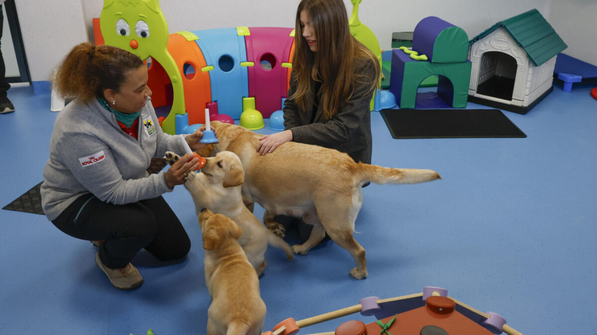 La infanta Sofía, en el nuevo hospital del Centro de Cría y Adiestramiento de la Fundación ONCE del Perro Guía