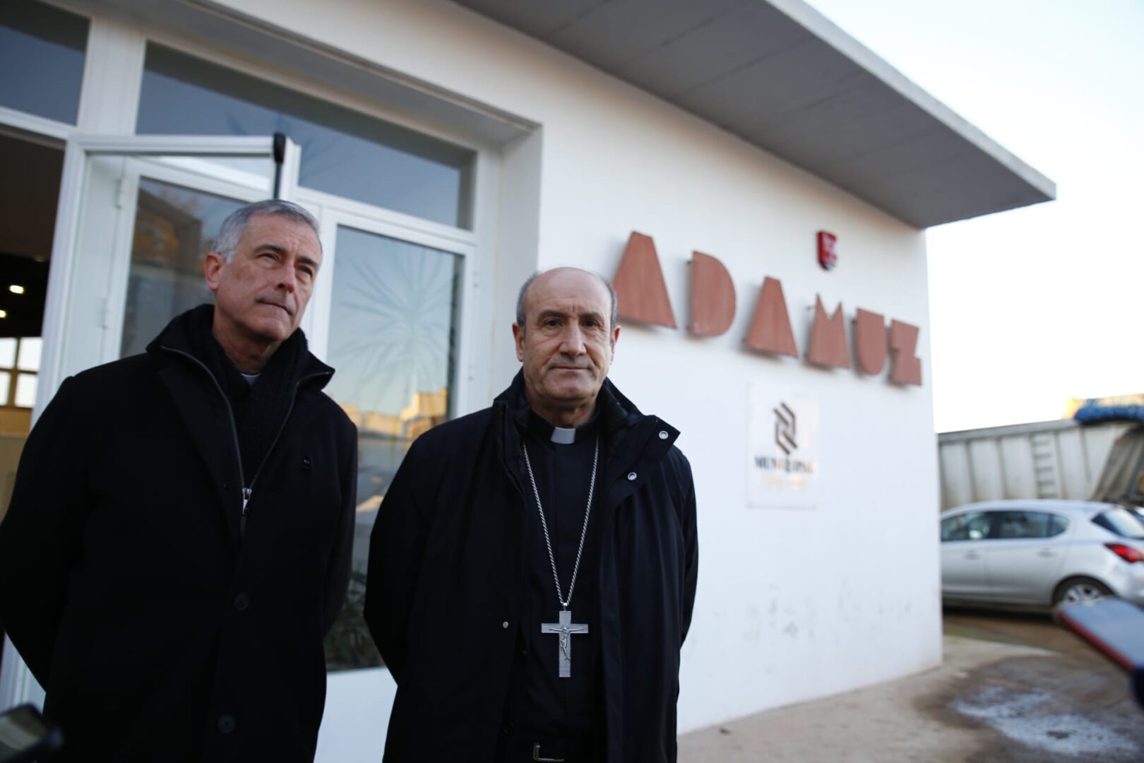 El obispo de Córdoba, monseñor Jesús Fernández, se ha trasladado a Adamuz para conocer la situación tras el accidente y mostrar su apoyo a las víctimas