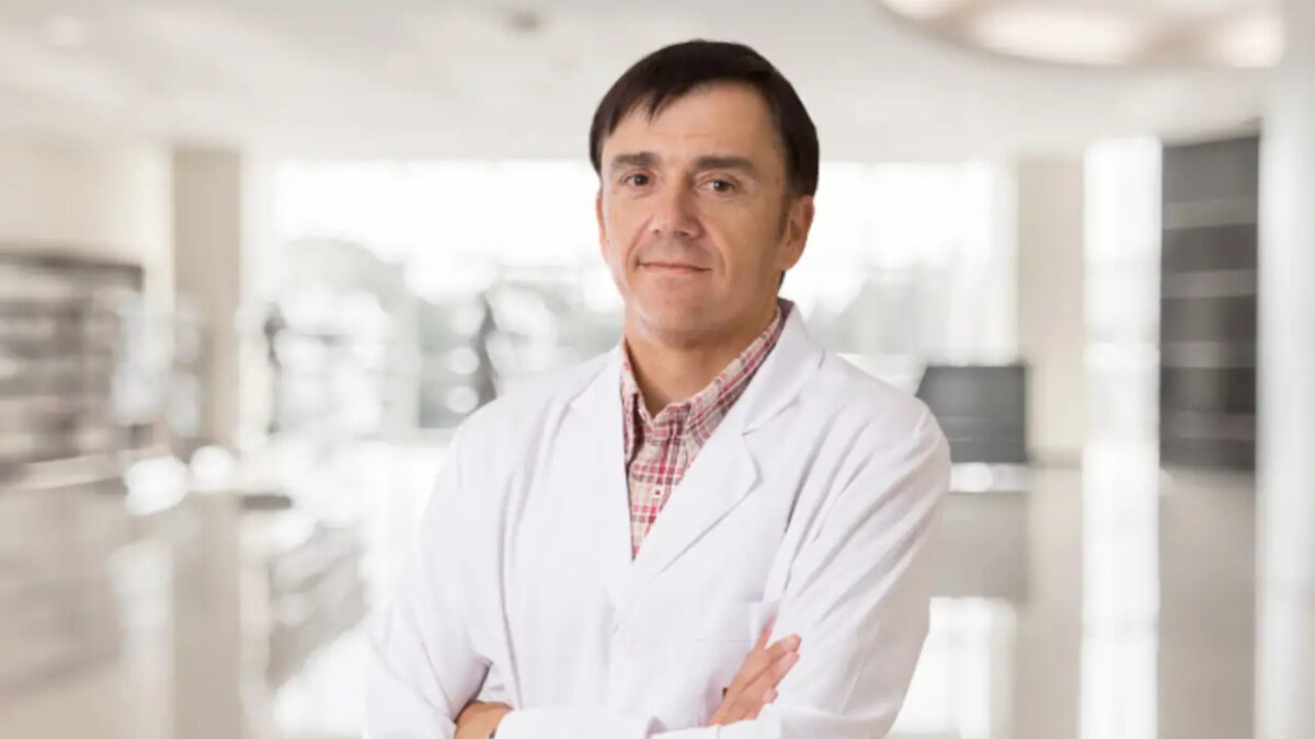 Alejandro Lucía - Sociedad