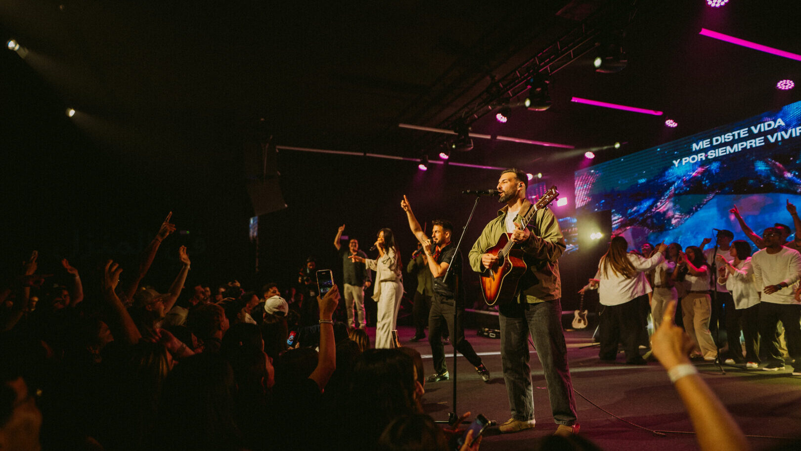 'LLAMADOS': la fe católica se cita en un gran formato de música, testimonios y adoración, con concierto de Hillsong
