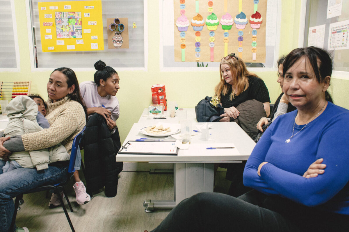 Un grupo de mujeres se acompañan y se reúnen periódicamente en la ONG Cesal