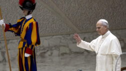 León XIV muestra su cercanía con las víctimas del accidente ferroviario en Adamuz