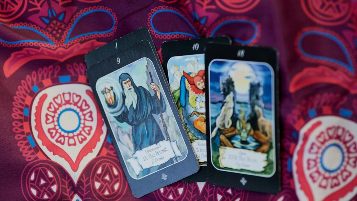 Cartas del horóscopo - Sociedad