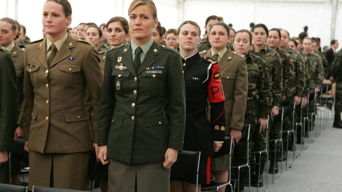 Mujeres militares españolas - Defensa
