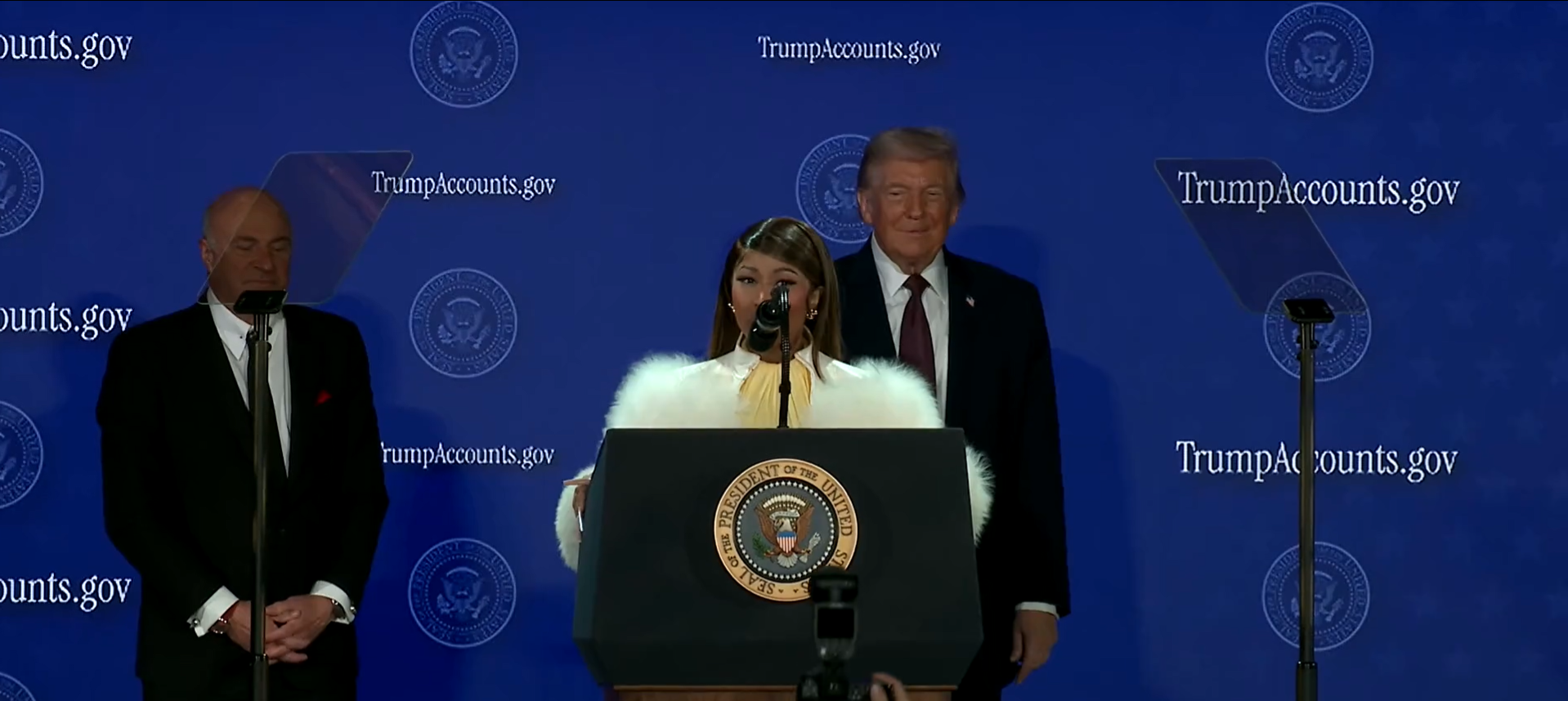 La cantante Nicki Minaj junto con Donald Trump