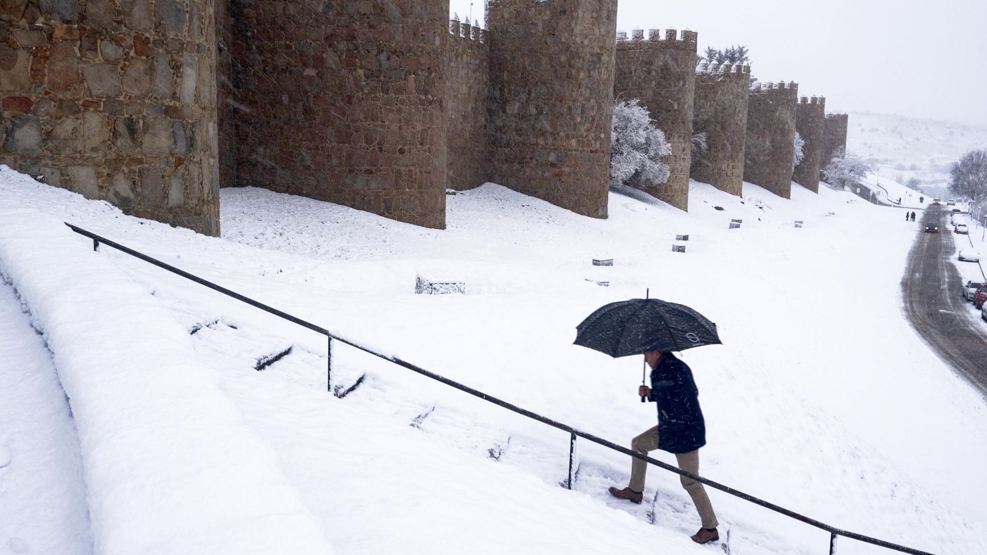 La borrasca Oriana estalla este viernes y pone en alerta a media España con lluvias y vientos huracanados