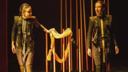 'Tebanas' reimagina las tragedias griegas como espejo teatral de los grandes dilemas contemporáneos