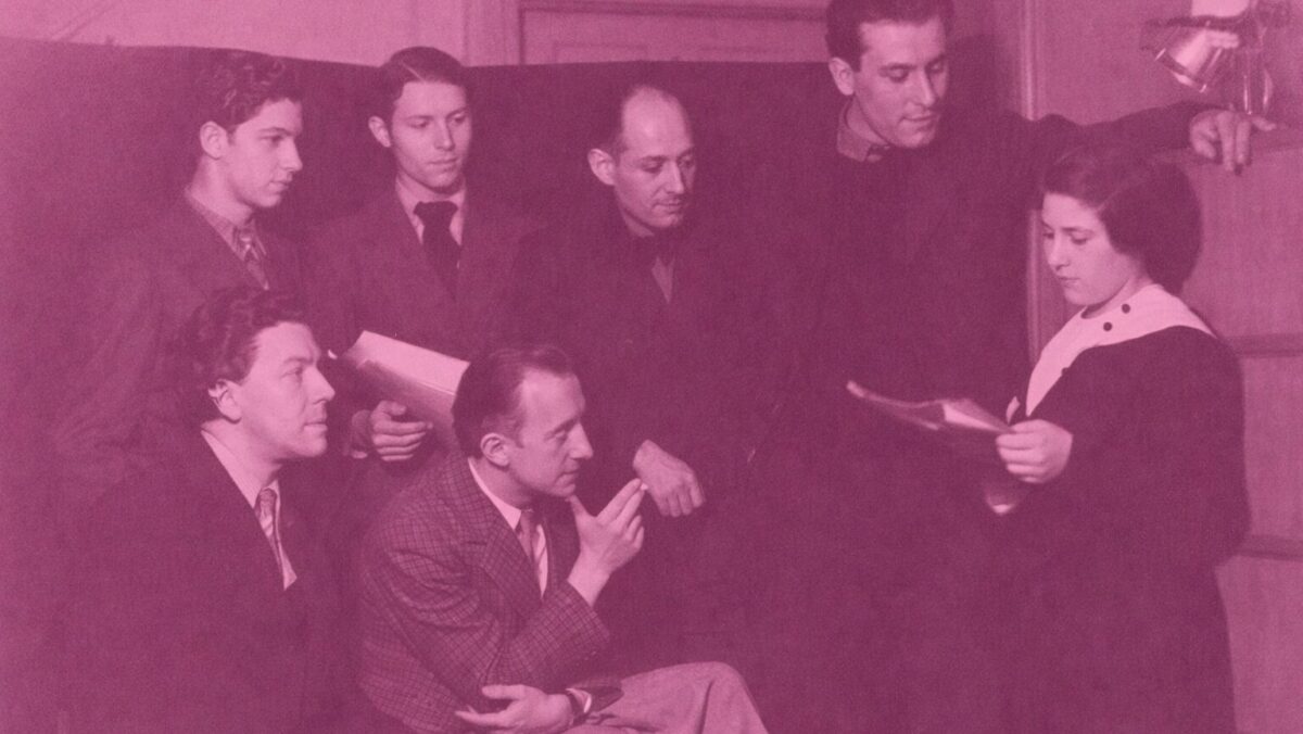 Gisèle Prassinos, una de las poetas incluidas, leyendo sus poemas a Breton, Eluard, Man Ray y otros surrealistas