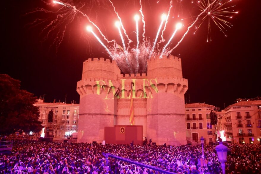 Valencia inicia las Fallas 2026 este domingo con la Crida - Artículo 14