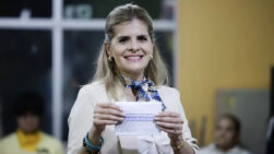Laura Fernández - Internacional