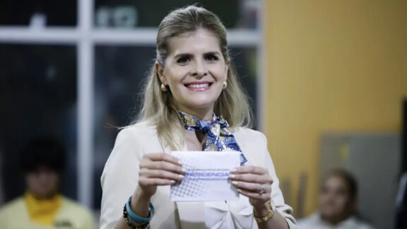 Laura Fernández - Internacional