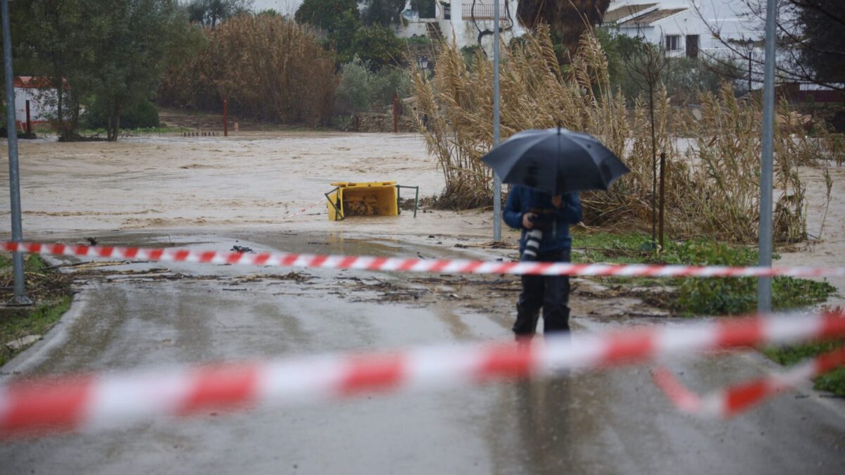 Imagen del desbordamiento del cauce de un río en la pedanía de Teba (Málaga), Huerta de la Cueva. A 4 de febrero de 2026 en Teba, Málaga