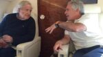 El académico y lingüista Noam Chomsky, con Jeffrey Epstein, en el avión del financiero pederasta. Departamento de Justicia de EEUU