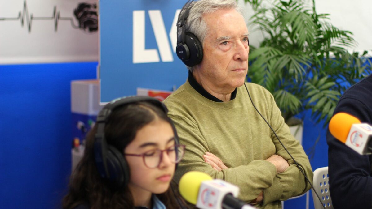 Iñaki Gabilondo, en una visita a la radio 'Vives la Radio'