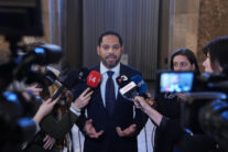 El diputado de Vox, Ignacio Garriga, durante un pleno en el Parlament de Cataluña