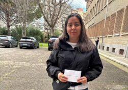 July Lumbi vota por primera vez en las elecciones de Aragón este 8 de febrero