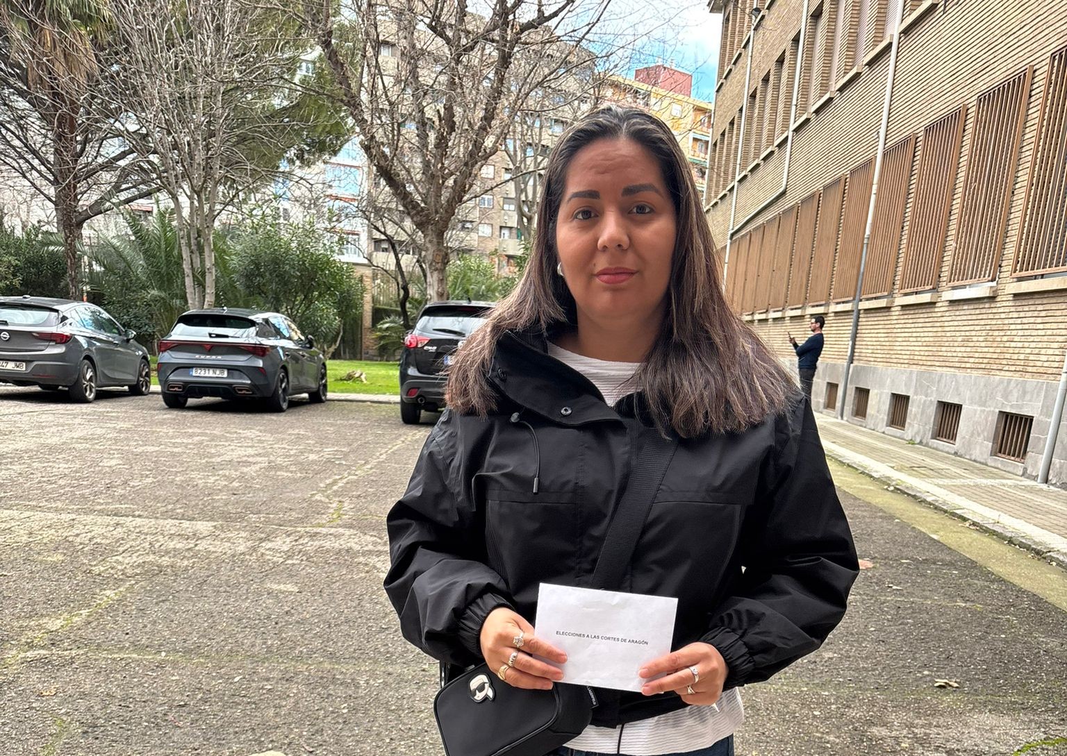 July Lumbi vota por primera vez en las elecciones de Aragón este 8 de febrero