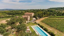 Mansión de La Toscana - Sociedad