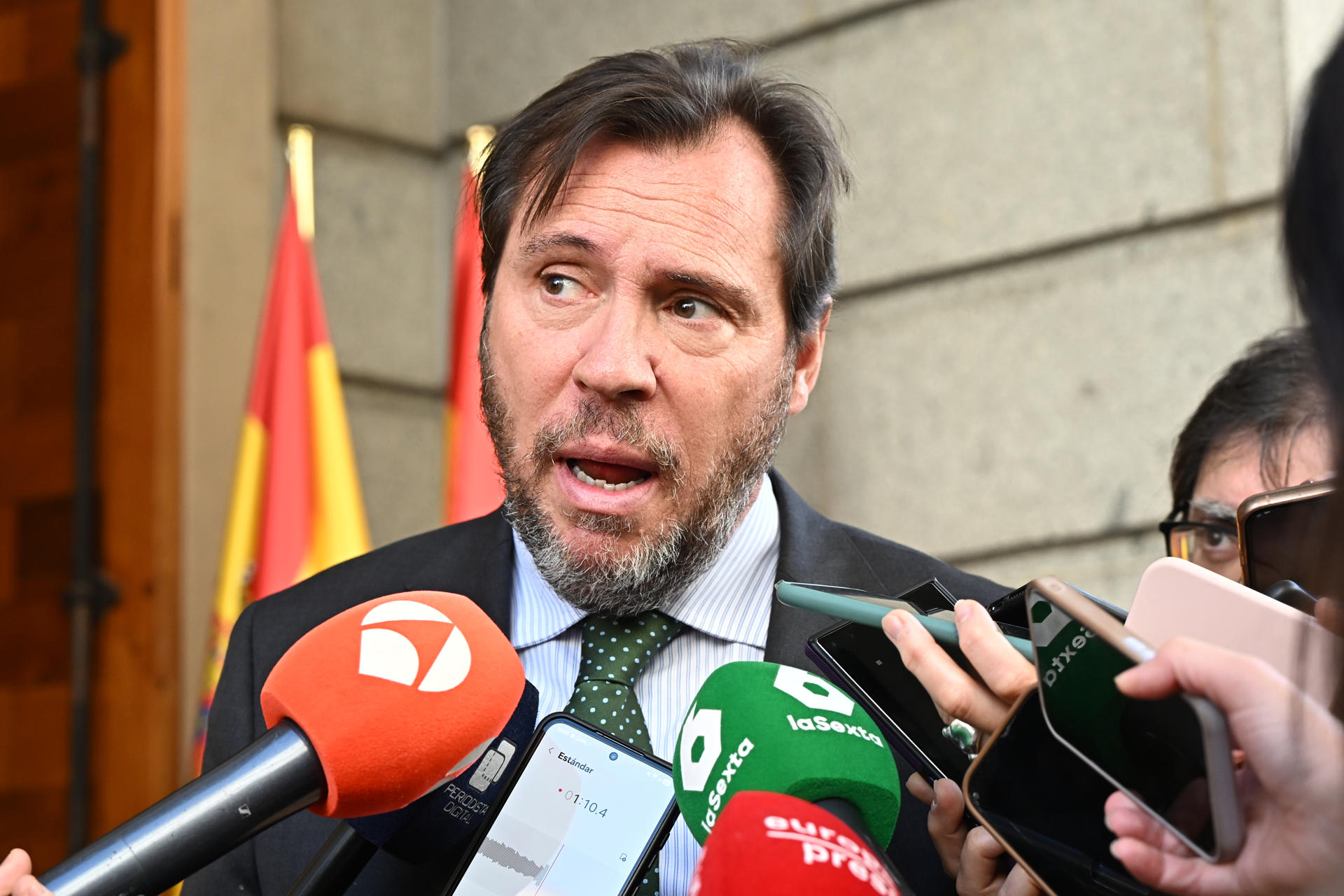 Concentración de víctimas de Adamuz en el Congreso - Política